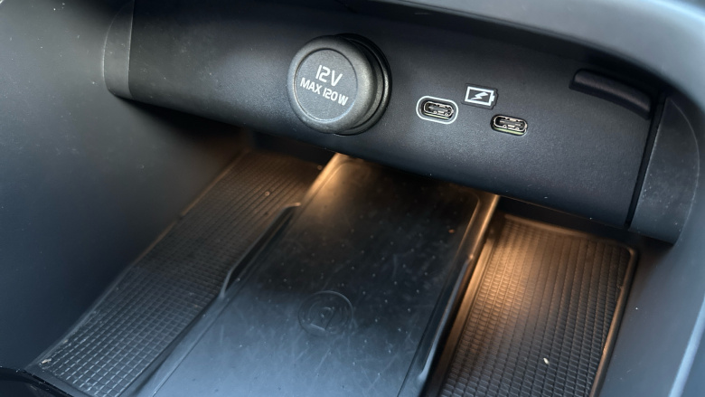 Volvo XC40 2.0 B4P Ultra Dark 5dr Auto Petrol Estate